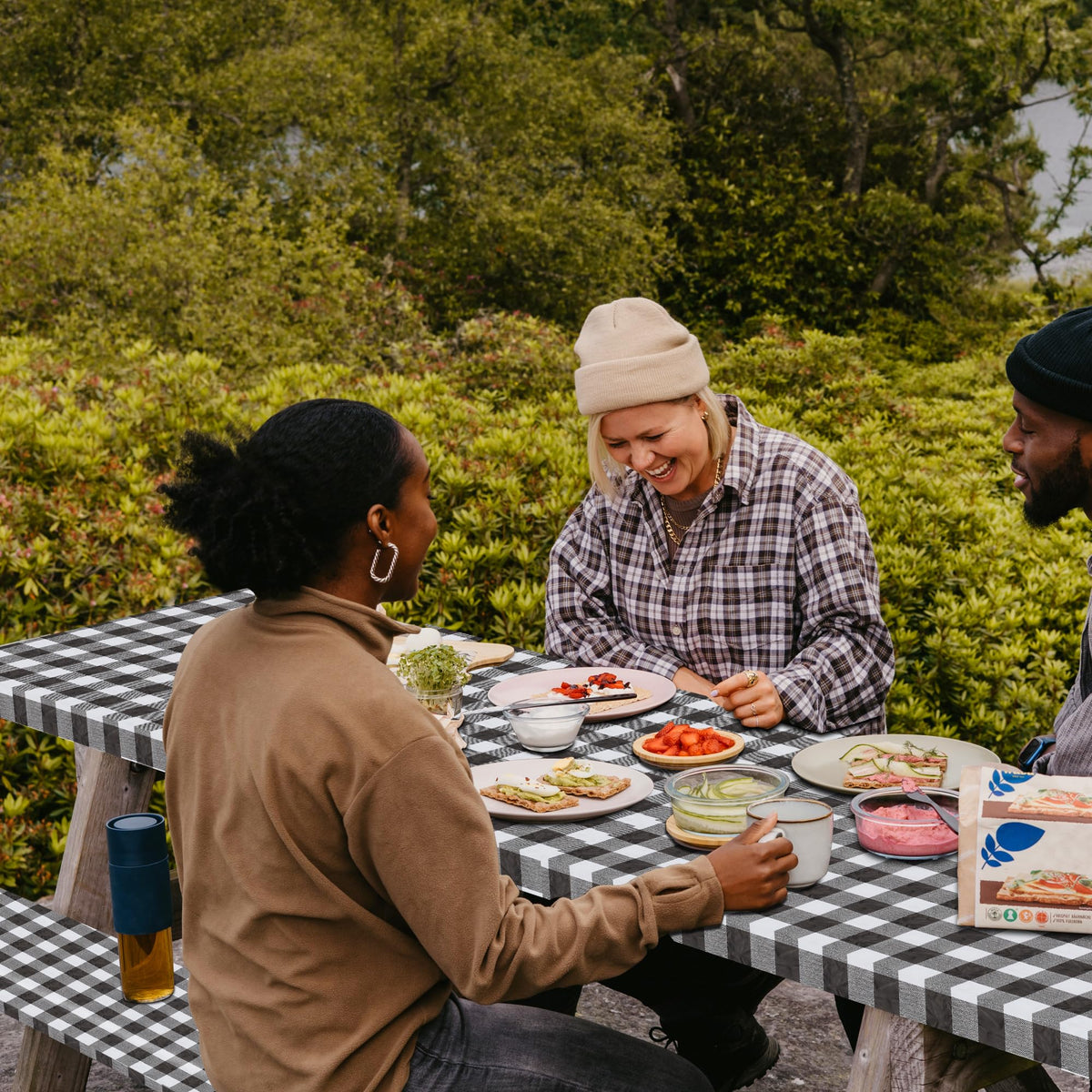 Nanaborn bench cover set keeps benches neat and protected during picnics