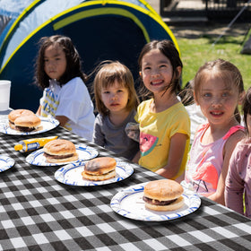 Nanaborn PVC camping table cover cleans quickly after meals