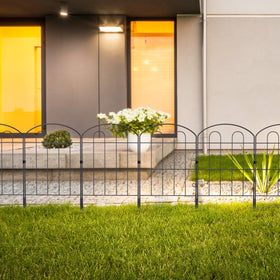 Nananardoso foldable garden fence remains portable and storable for temporary edging.