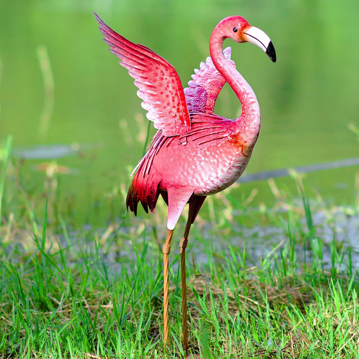 Natelf bright pink flamingo makes a charming housewarming or gifting idea.