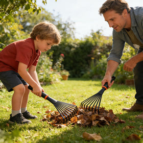 NATURACAVE wooden handle design offers a comfortable grip during yard tasks