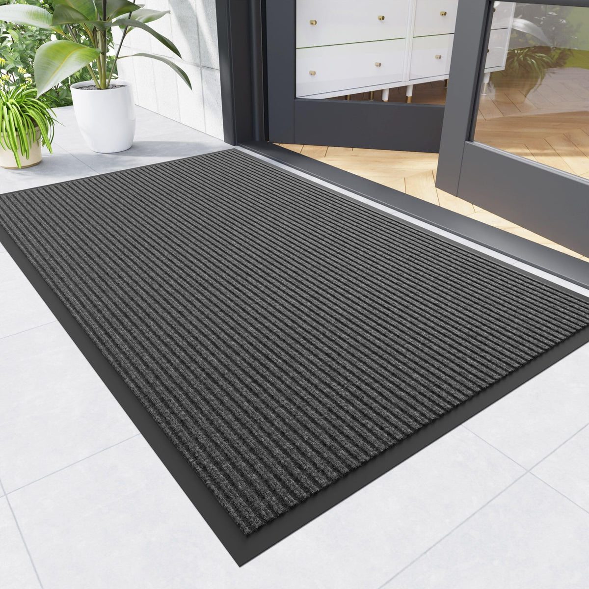 Naturei front door mat close-up of deep grooves capturing moisture.