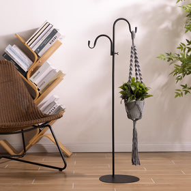 Navaris Shepherd Hook at 111 cm height for elevated feeders.