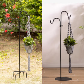 Navaris Shepherd Hook at 76 cm height for compact spaces.