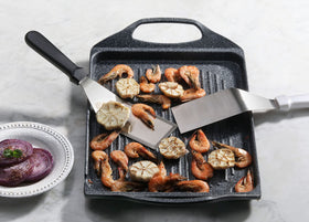 New Star plastic-handle spatula in black for easy grip and cleaning