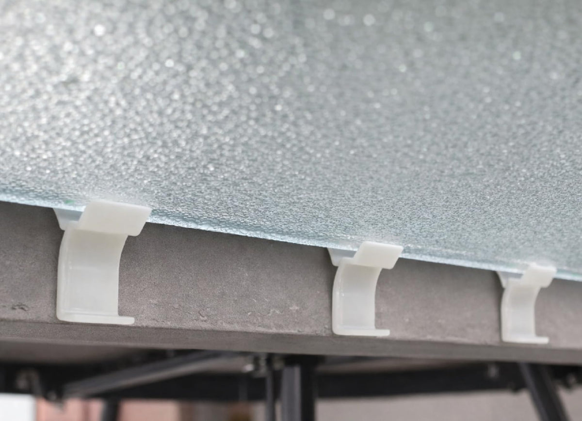NickHouse glass-top-clip provides stable support for removable rims on patio furniture