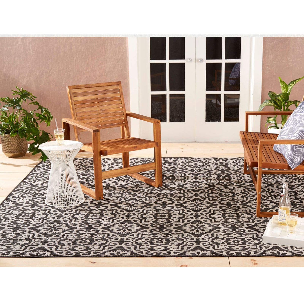 Nicole Miller New York Patio Country Danica indoor-outdoor rug for versatile spaces.