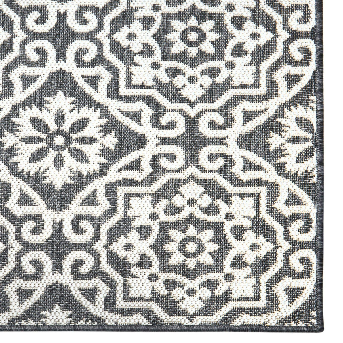 Nicole Miller New York Patio Country Danica low-pile design supports easy cleaning.