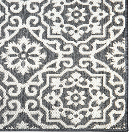 Nicole Miller New York Patio Country Danica low-pile design supports easy cleaning.