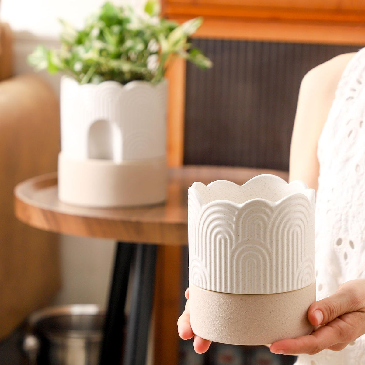 Nihow self-watering pot suitable for indoor and outdoor use.