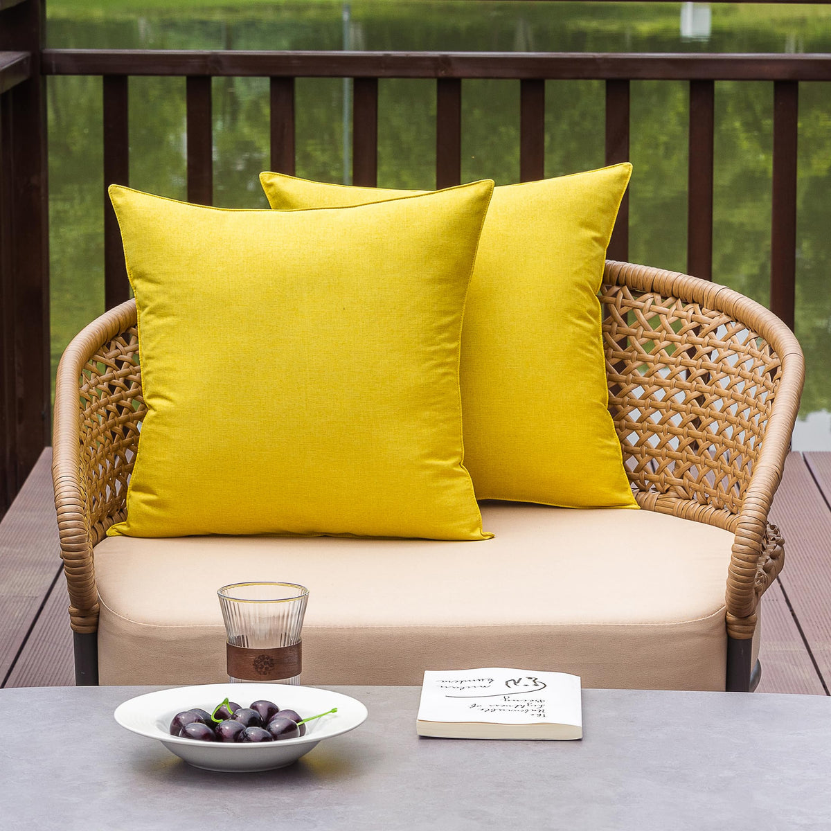 NiNi ALL pillow cover shows hidden zipper design for clean lines and easy use.