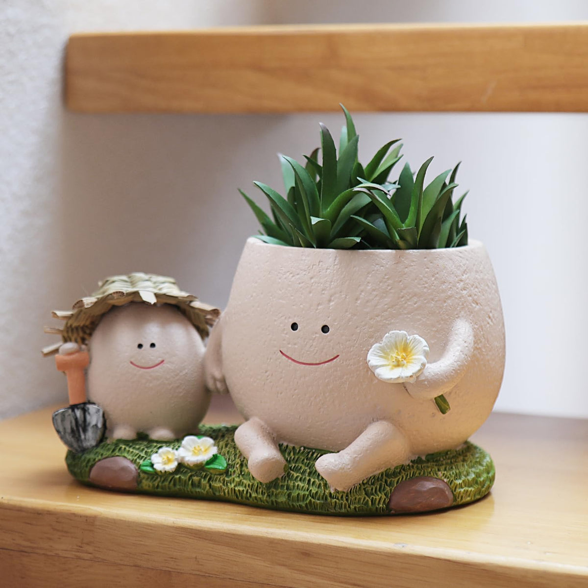 NINIPAPA gift smiley-face planter ideal for birthdays and holidays