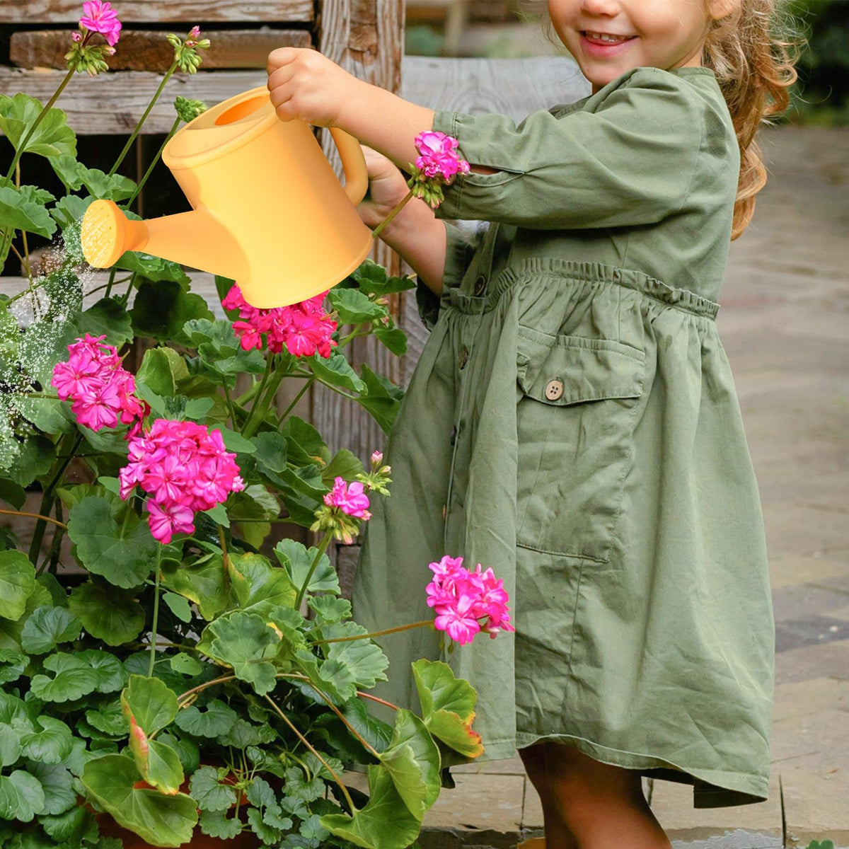 NIOIPXA indoor plant watering tool made from safe PE material.