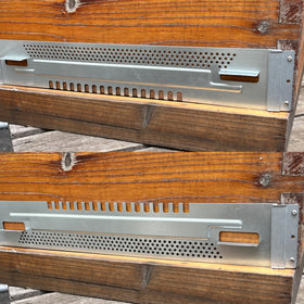 NIZEFEI travel gate measures 15.35 by 2.56 by 0.79 inches for standard hives.