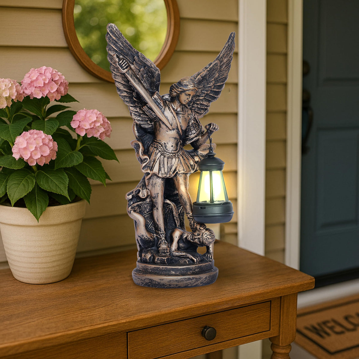 NNBDBVDHS Solar-powered archangel statue provides warm outdoor illumination