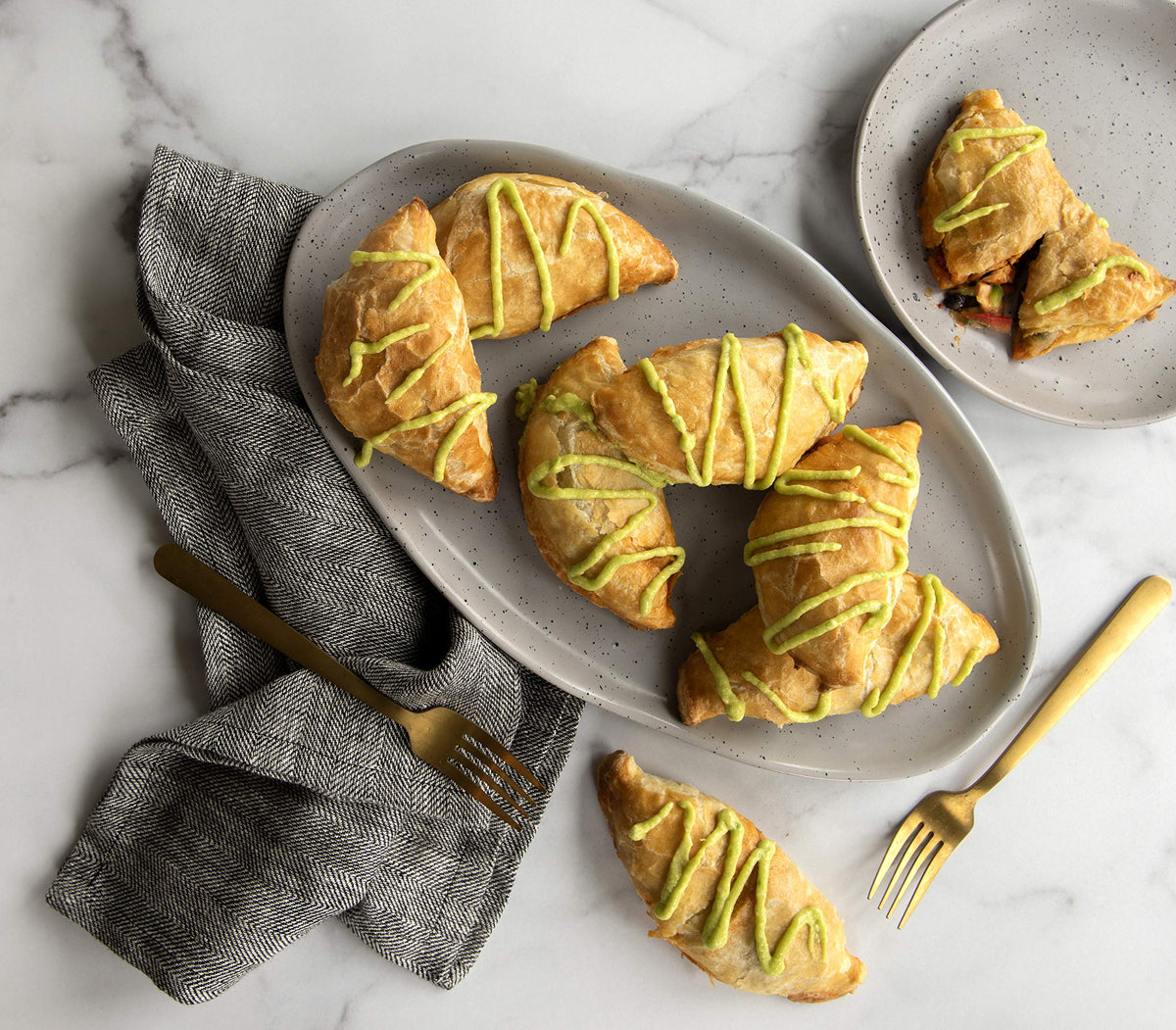Top-rack dishwasher safe feature of the Nordic Ware Pocket Pie Press.