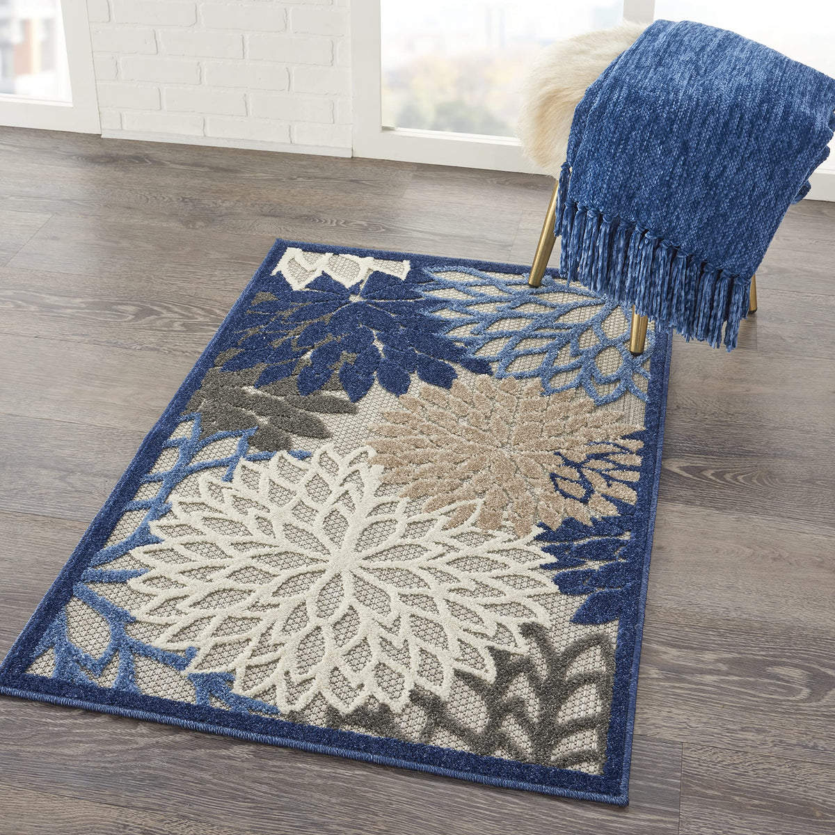 Nourison Aloha suitable for patios, decks, porches and outdoor spaces.