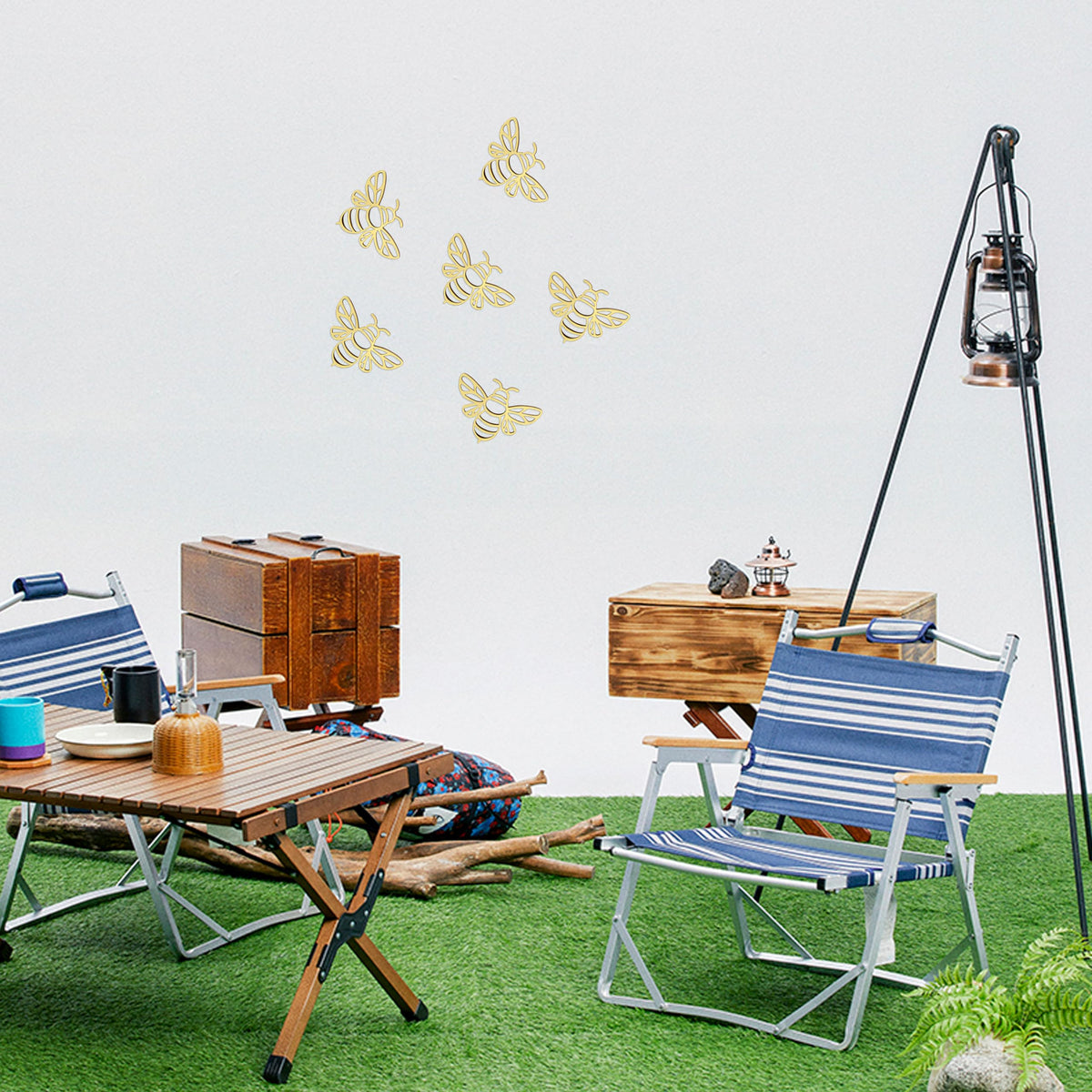 noxozoqm Decorative bee art complements bee bathroom and kitchen themes.