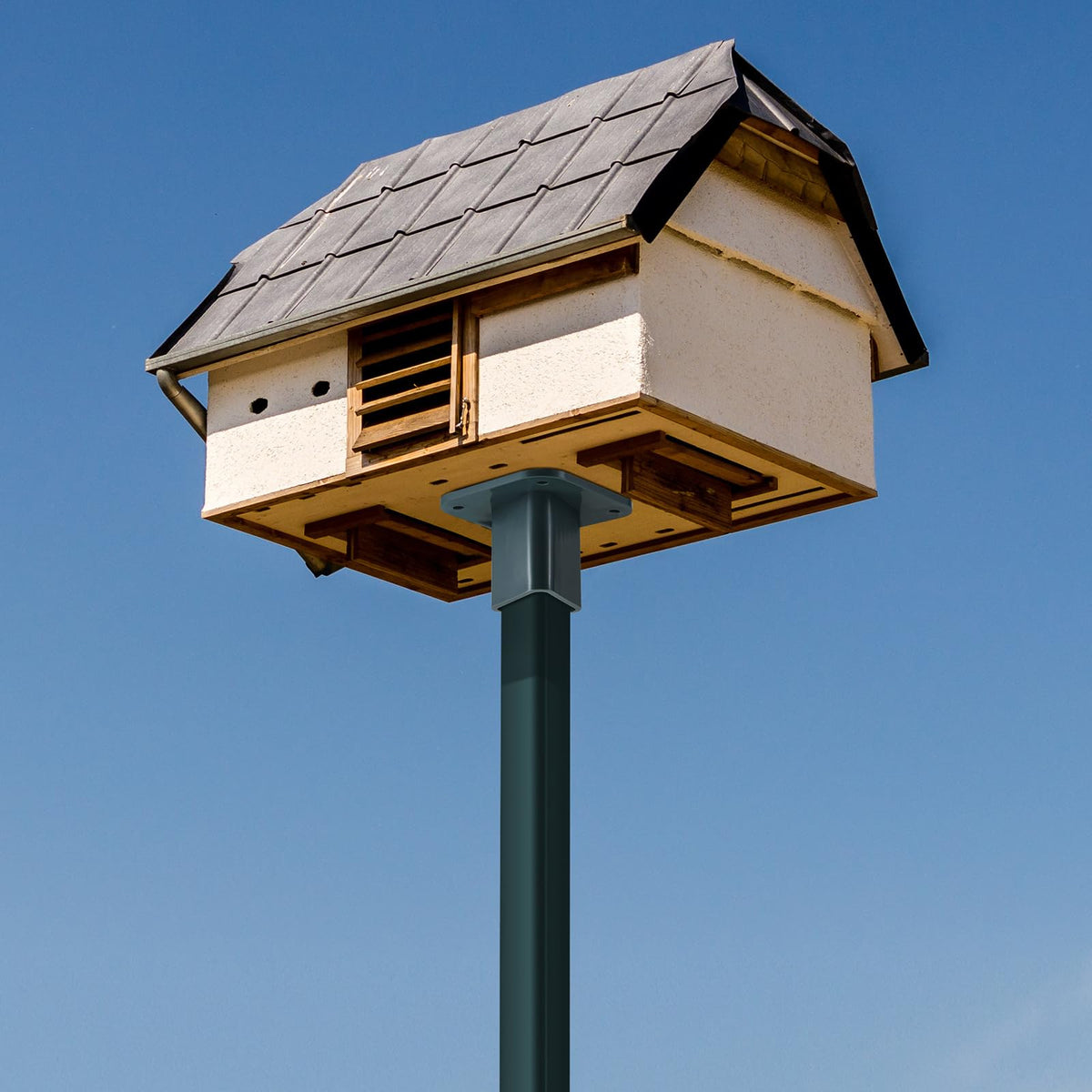 Nuanchu mailbox mounting plate on a fence post offering durable support