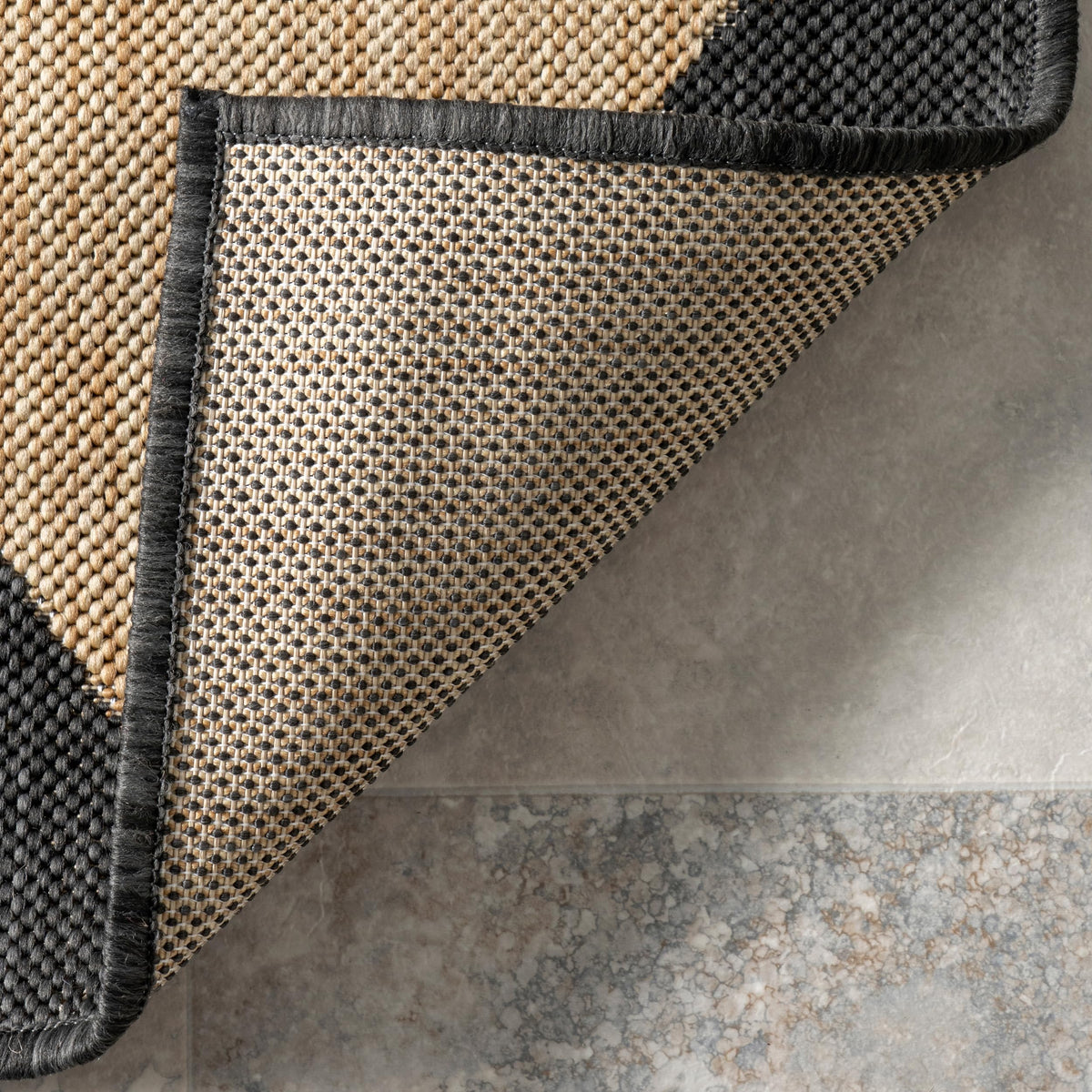 nuLOOM Sabina easy-clean surface suitable for quick maintenance
