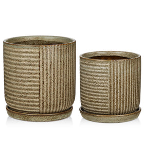 Oairse shelf-display ceramic pot for stylish plant arrangements.