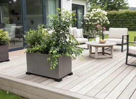 OAKENZ UV-stable polypropylene feet withstand outdoor weather