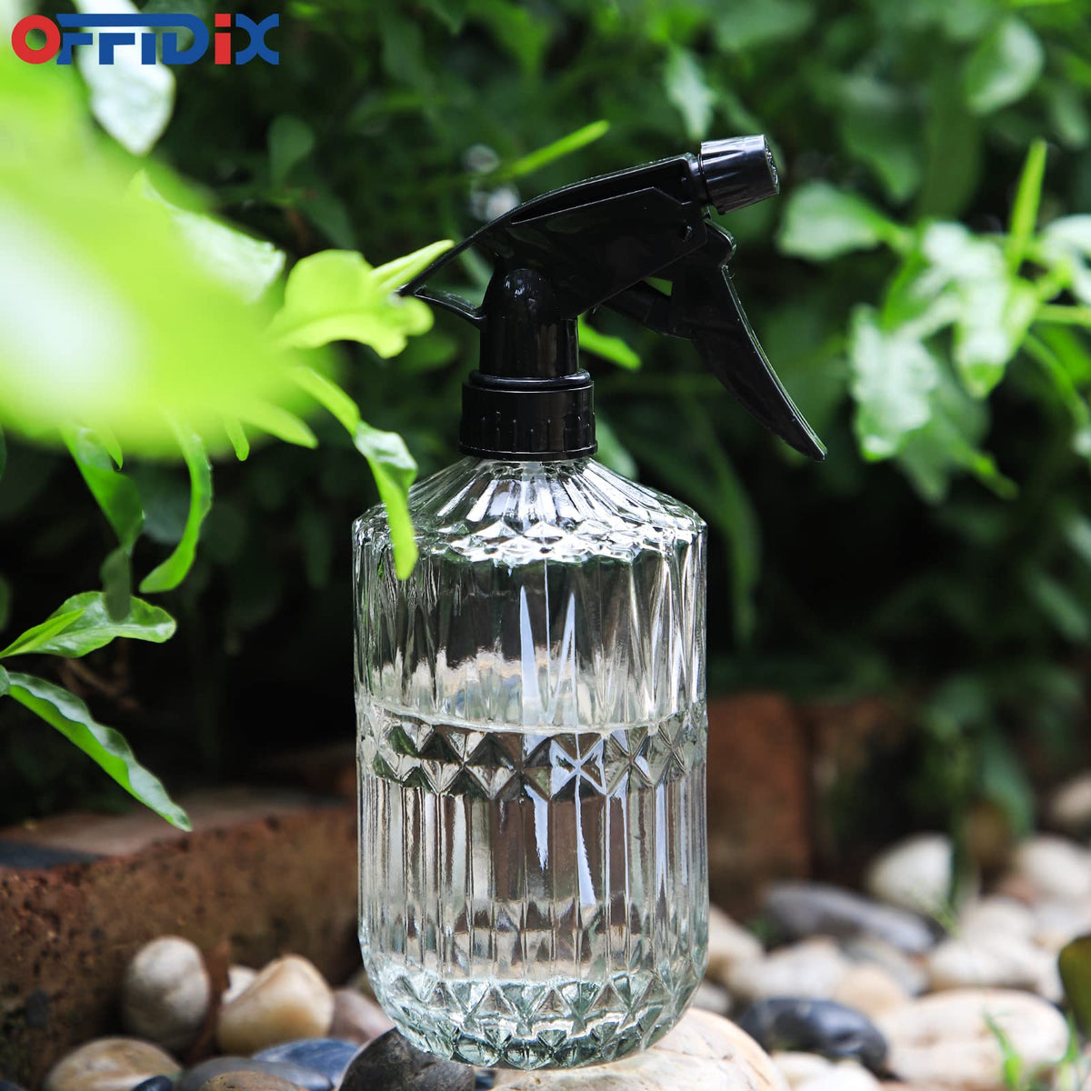 OFFIDIX reusable glass spray bottle reduces plastic waste.