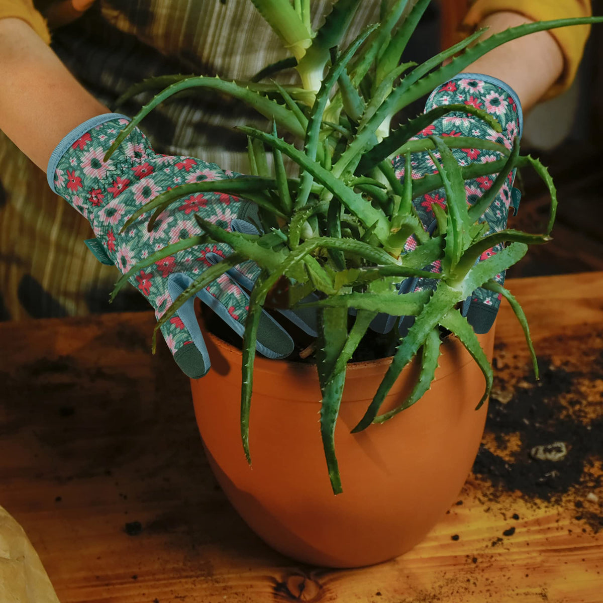 OIZEN machine washable gardening gloves for easy cleaning after tasks