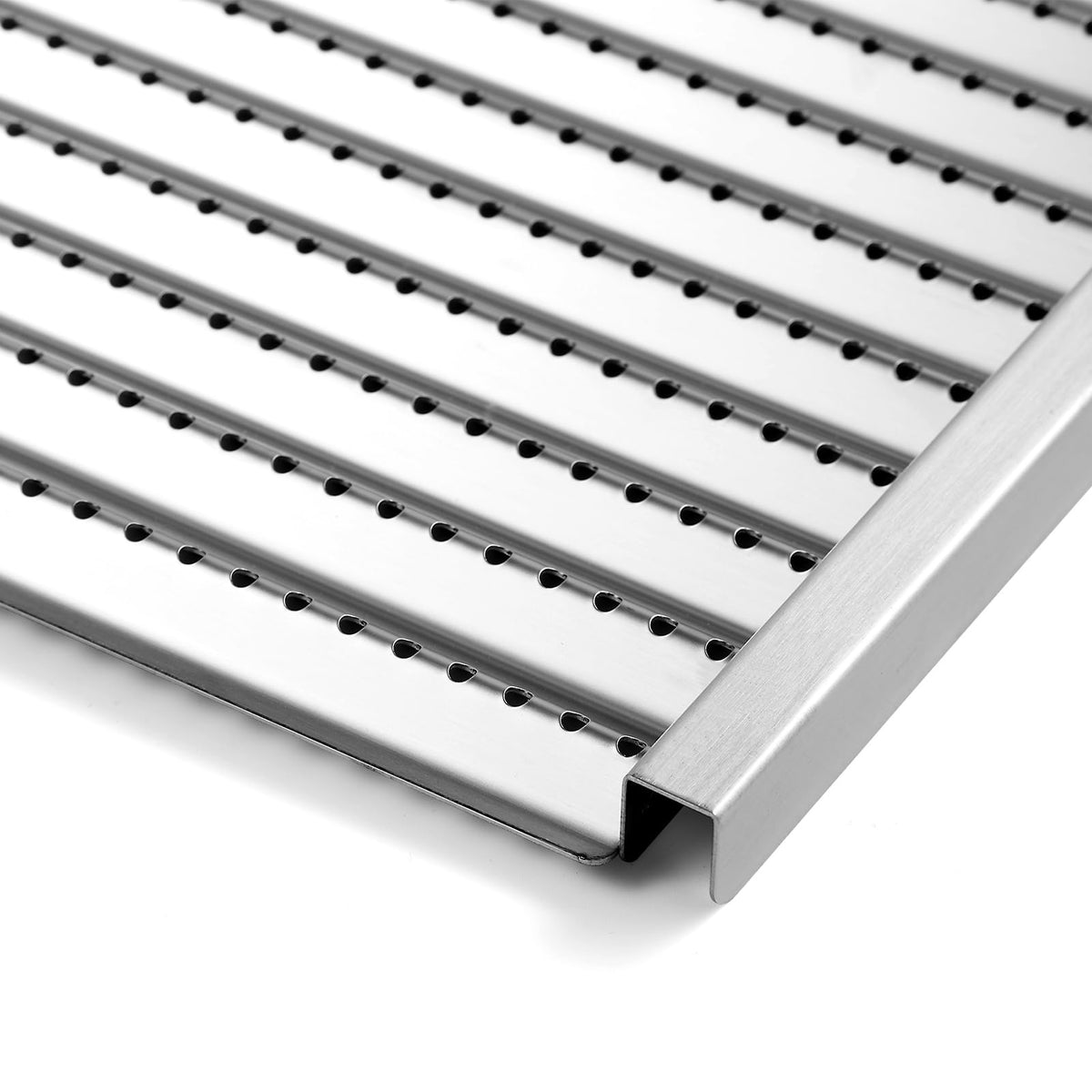 Oklagarden emitter plate helps improve even cooking across the grilling surface.