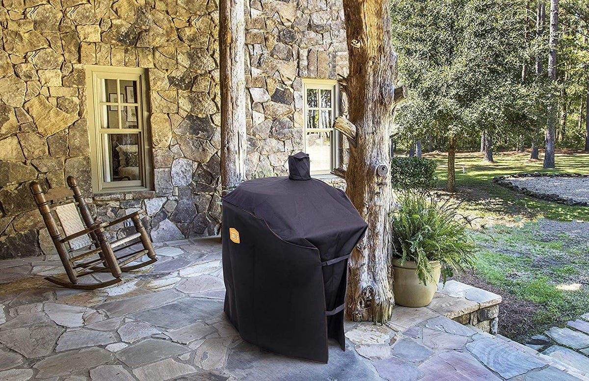 All-weather protection keeps the smoker clean and dry during outdoor cooking.
