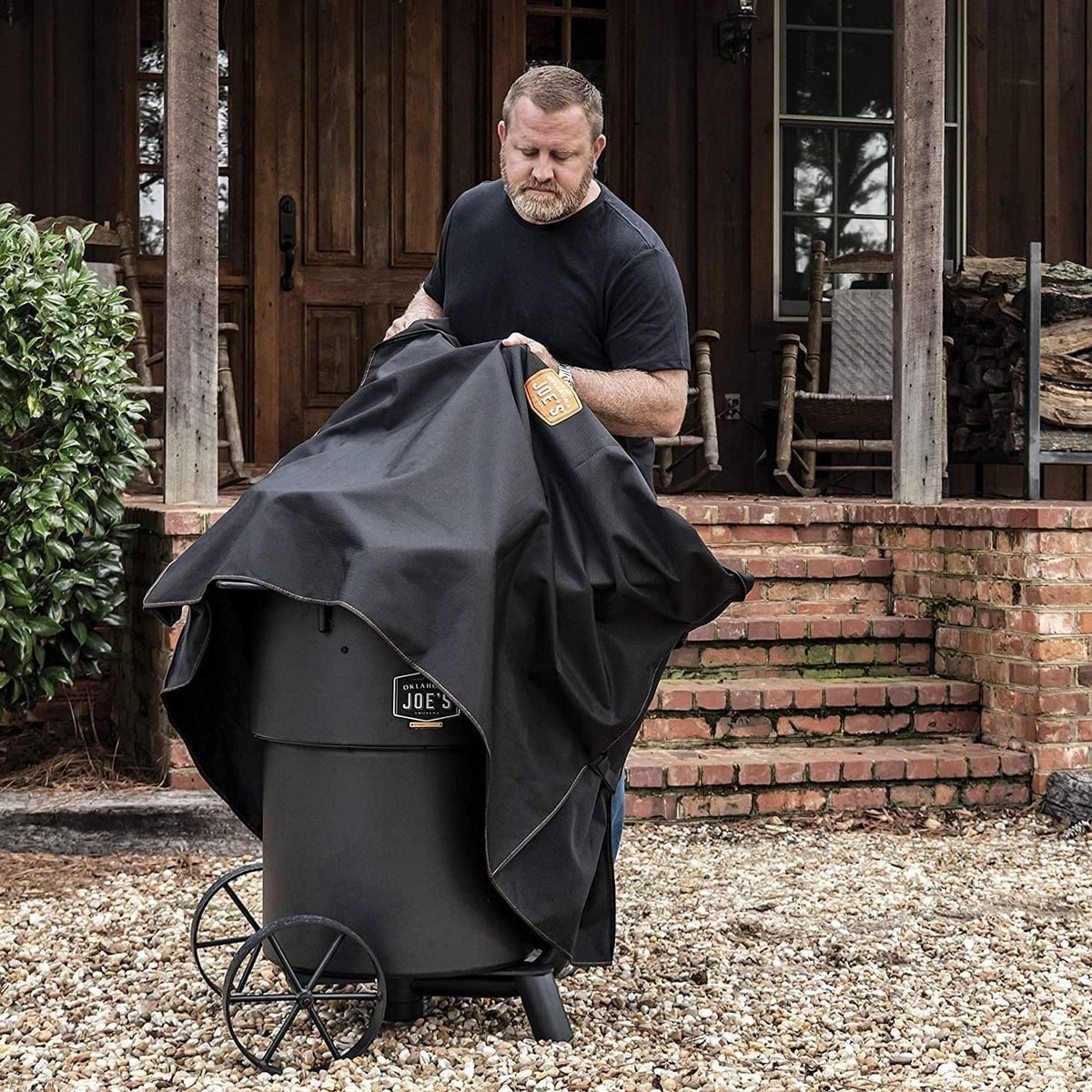 Compatible with Bronco Drum Smoker with or without an additional sideshelf.