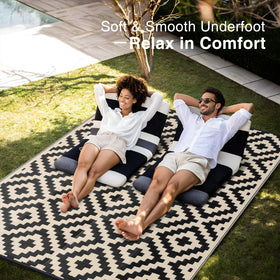 OLANLY woven straw texture provides a smooth, comfortable surface underfoot