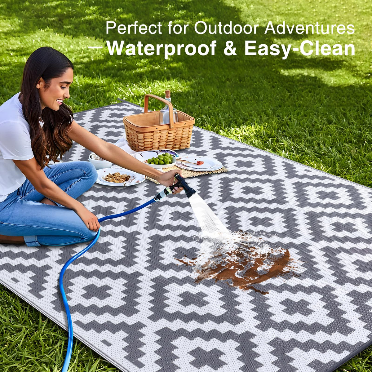 OLANLY UV-protected outdoor rug resists fading in sun on decks and balconies
