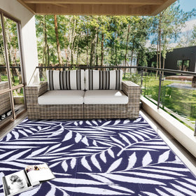 OLANLY rug with carry case supports simple travel and storage.