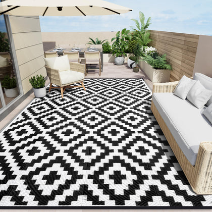 OLANLY waterproof outdoor rug front view, ideal for outdoor patios and quick cleanup.