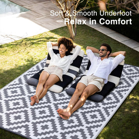 OLANLY Smooth woven plastic straw rug offers barefoot comfort outdoors