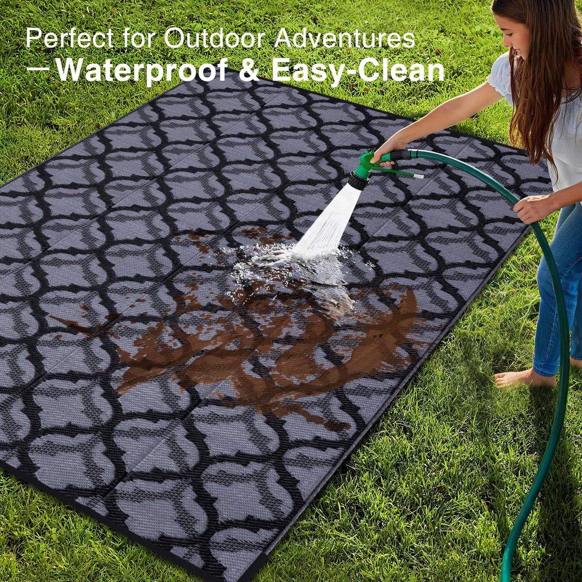 OLANLY plastic straw rug emphasizes stain resistance and easy cleaning after outdoor meals.