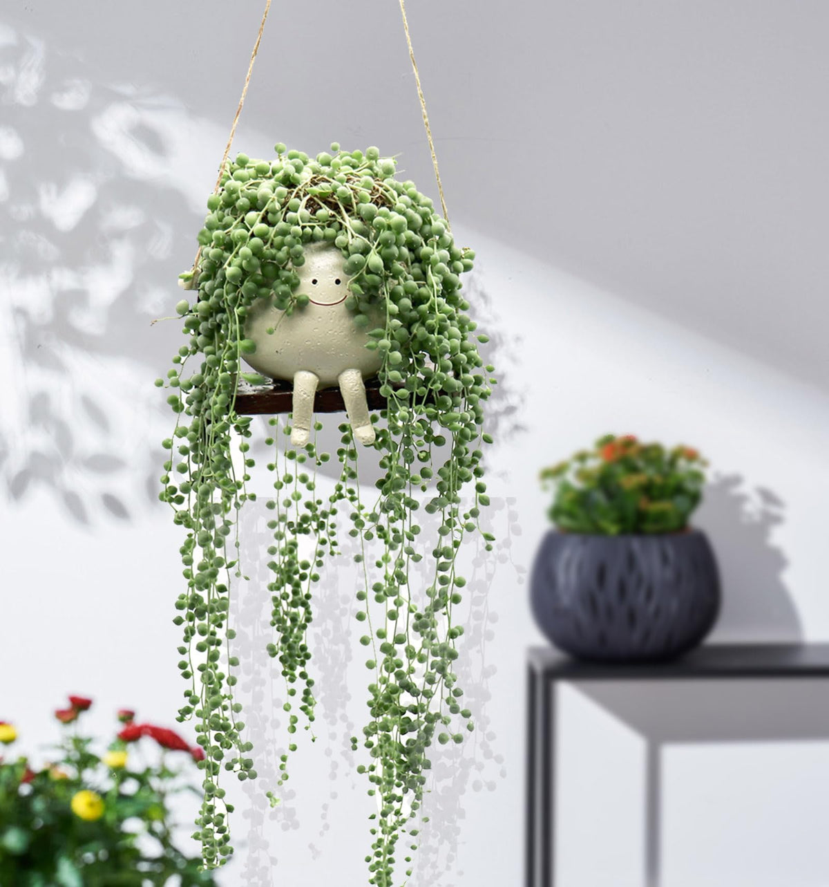 OLINLIFE durable resin planter for outdoor use resists fading and cracking.