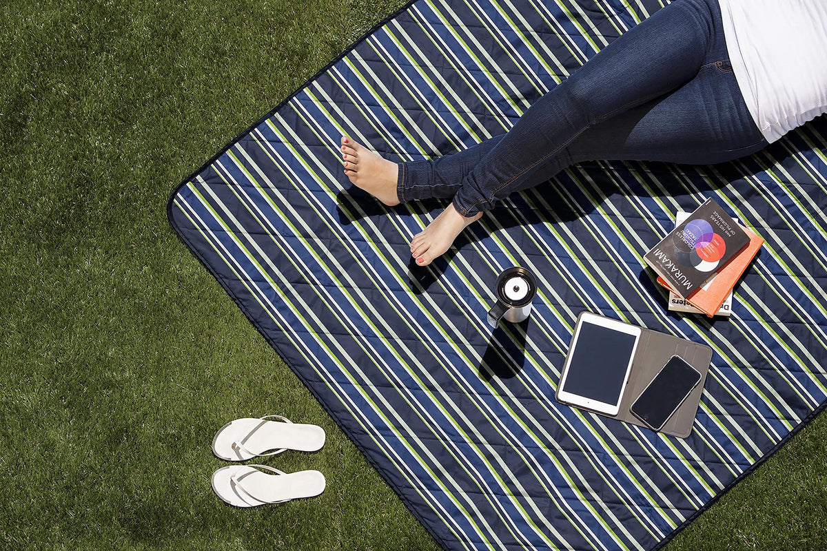 ONIVA Vista solid color flip side offers versatile styling options.