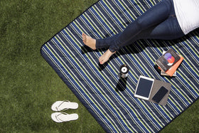 ONIVA Vista solid color flip side offers versatile styling options.