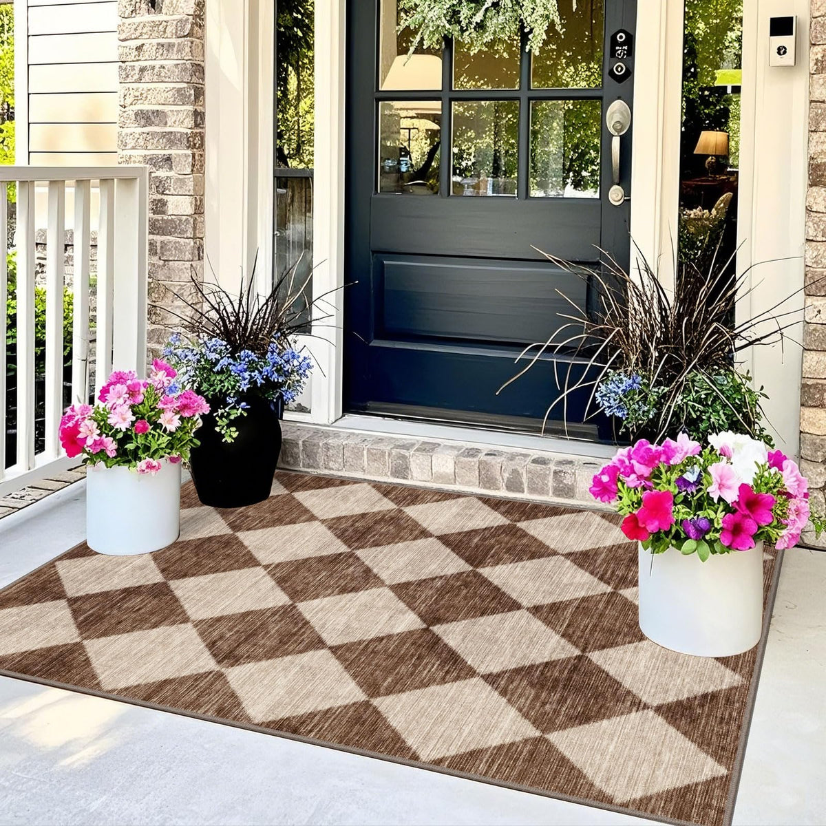Othilic non-slip backing keeps the front door mat from sliding