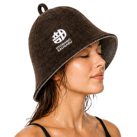 OTONANOSAUNABU brown sauna hat front view showing double-layer warmth and heat protection.