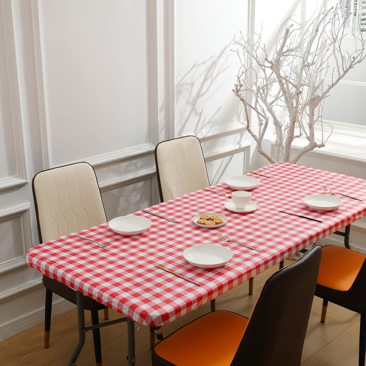 Oudain non-slip, flannel backed tablecloth for stable dining surfaces