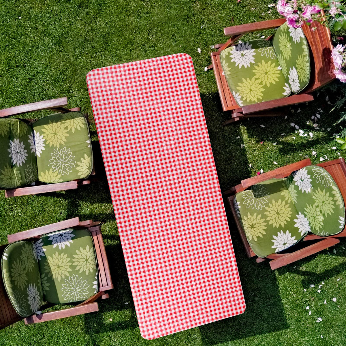 Oudain slip-resistant flannel-backed tablecover stays in place on furniture