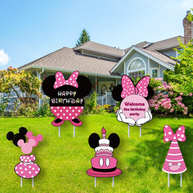 OULUN pink mouse welcome sign greets guests outdoors