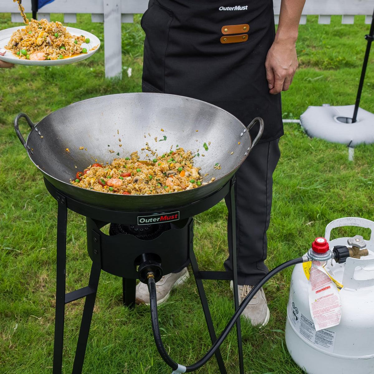 OuterMust iron wok highlighting heat distribution for even cooking