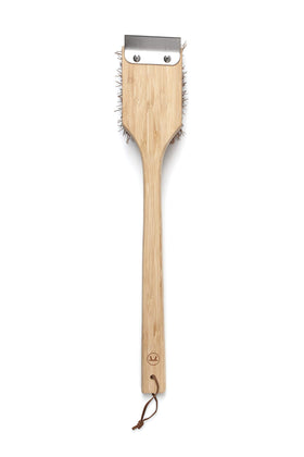 Outset wooden handle barbecue brush showing classic design and sturdy performance.