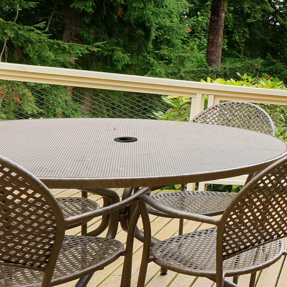 Outus protects umbrella pole surface from scratches during use