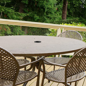 Outus protects umbrella pole surface from scratches during use