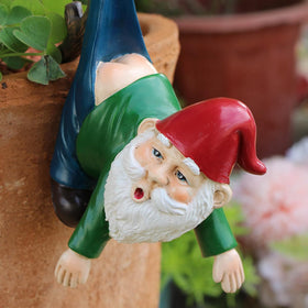 OwMell resin weather-resistant gnome stands up to seasons.
